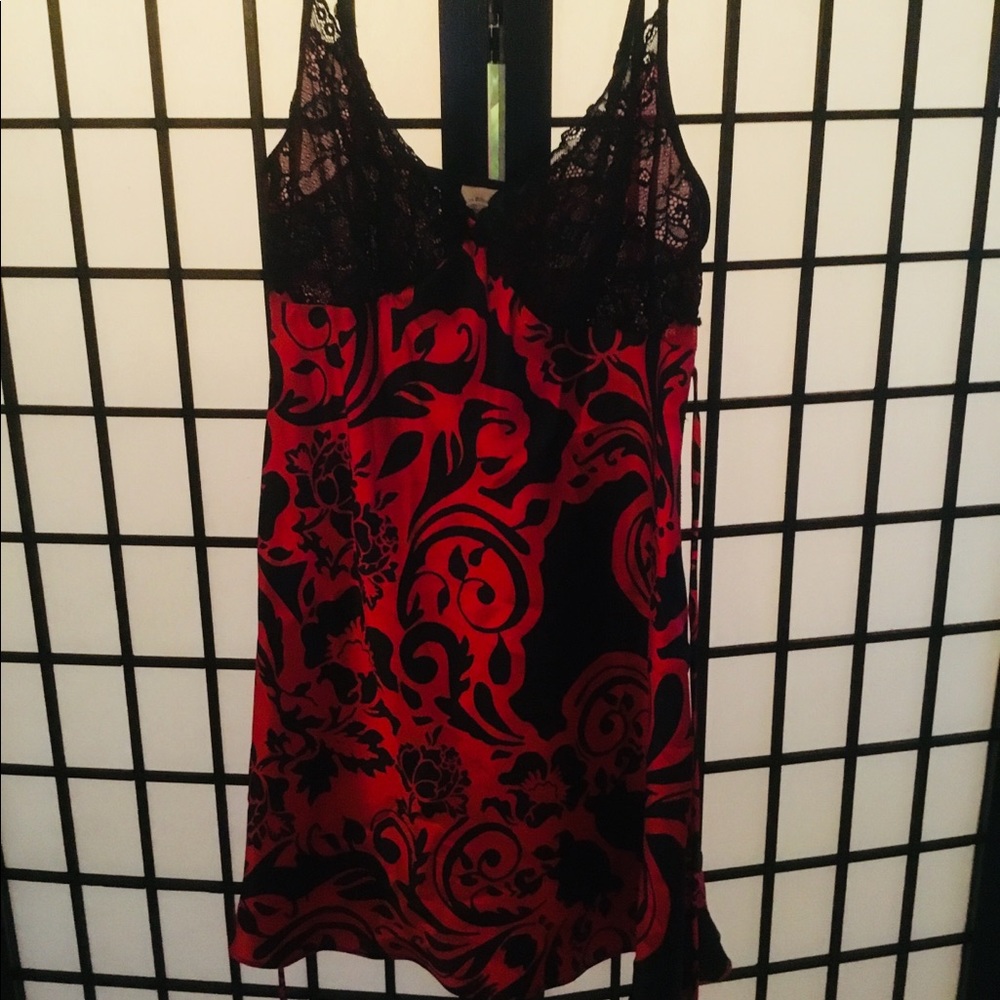 NWOT absolutely gorgeous night gown lingerie.